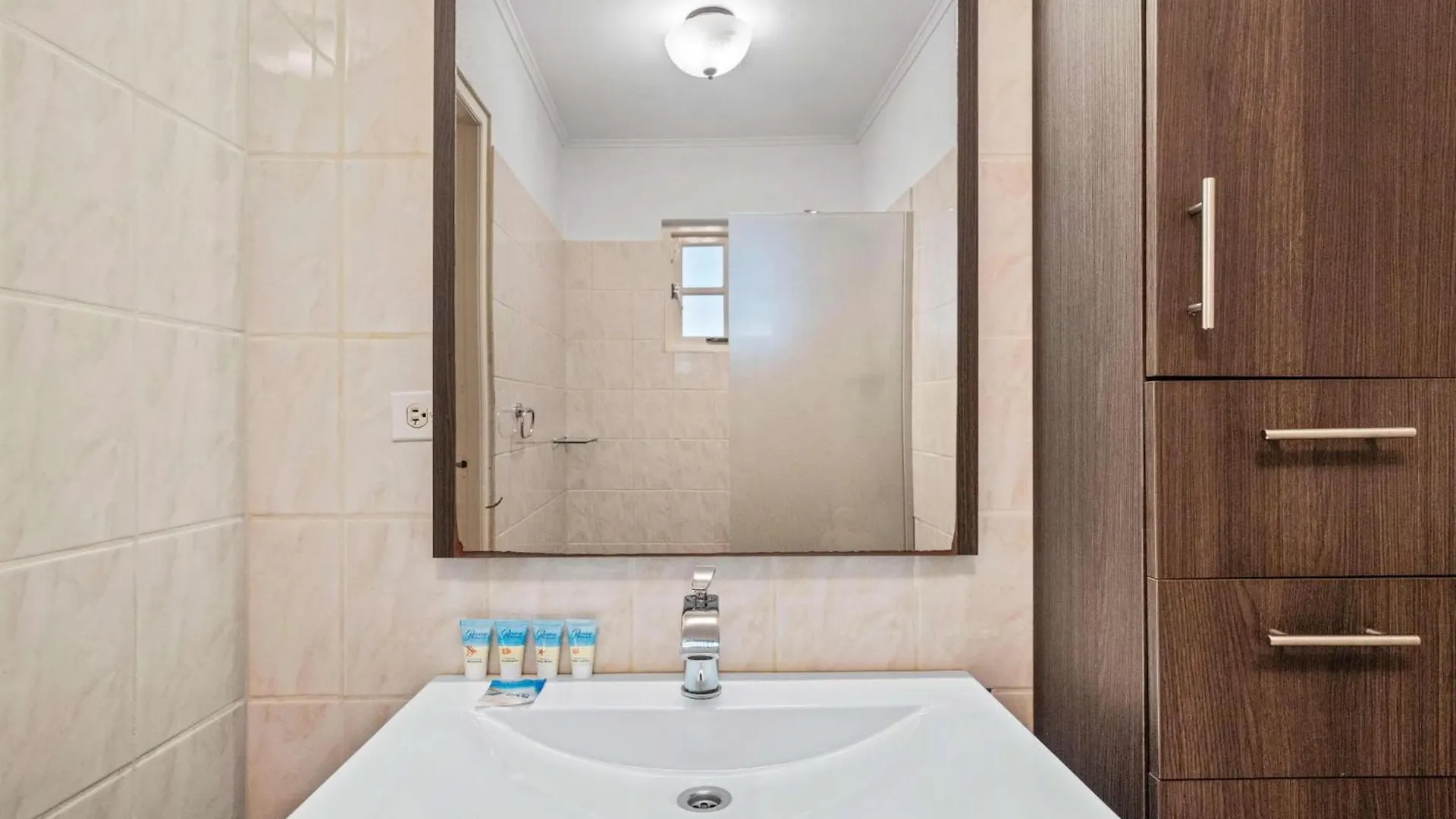 Pool Villajacuzzifree Utilities3Minpalm Beach Noord