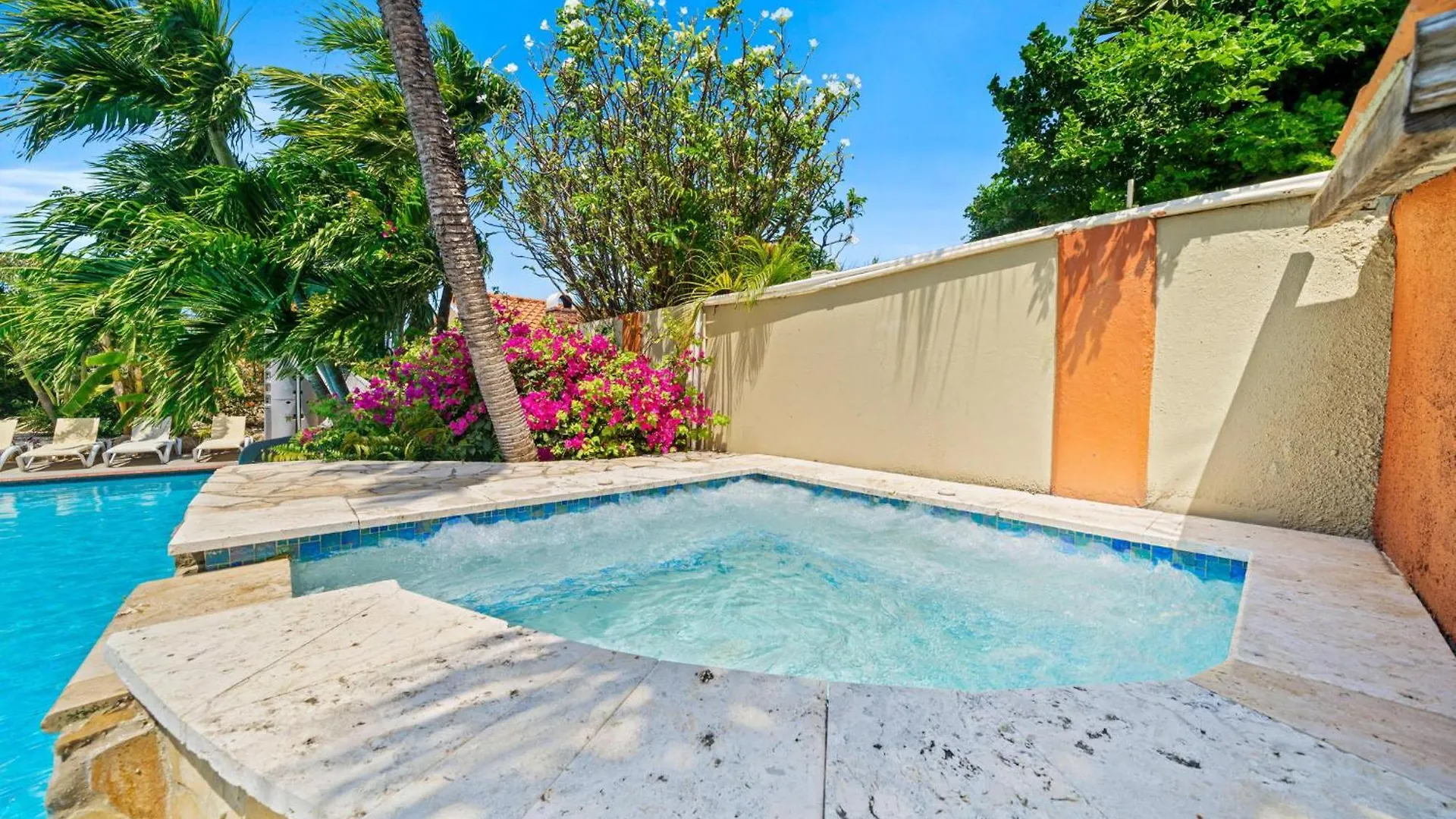 Pool Villajacuzzifree Utilities3Minpalm Beach Noord Villa