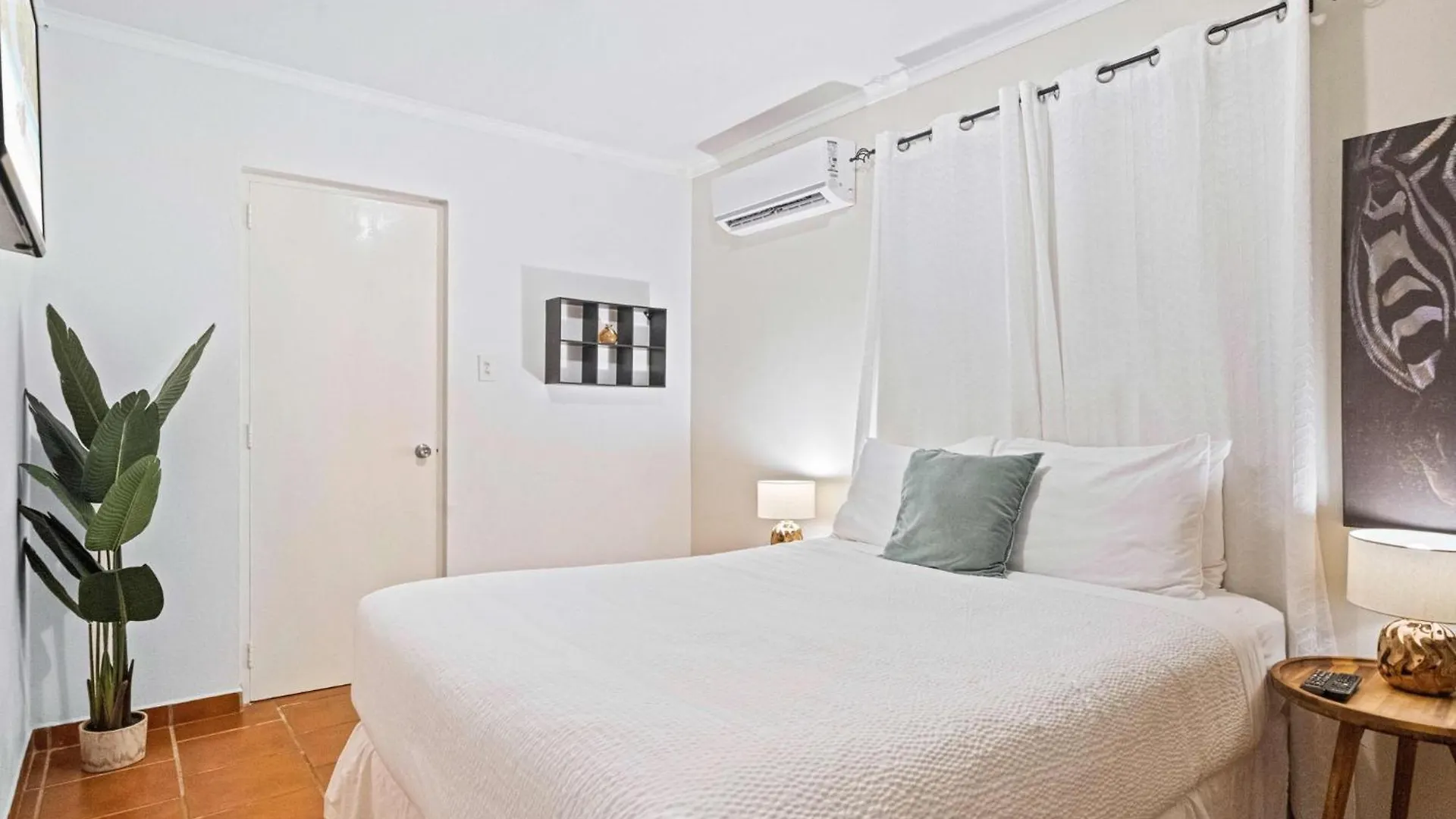 Pool Villajacuzzifree Utilities3Minpalm Beach Noord Villa