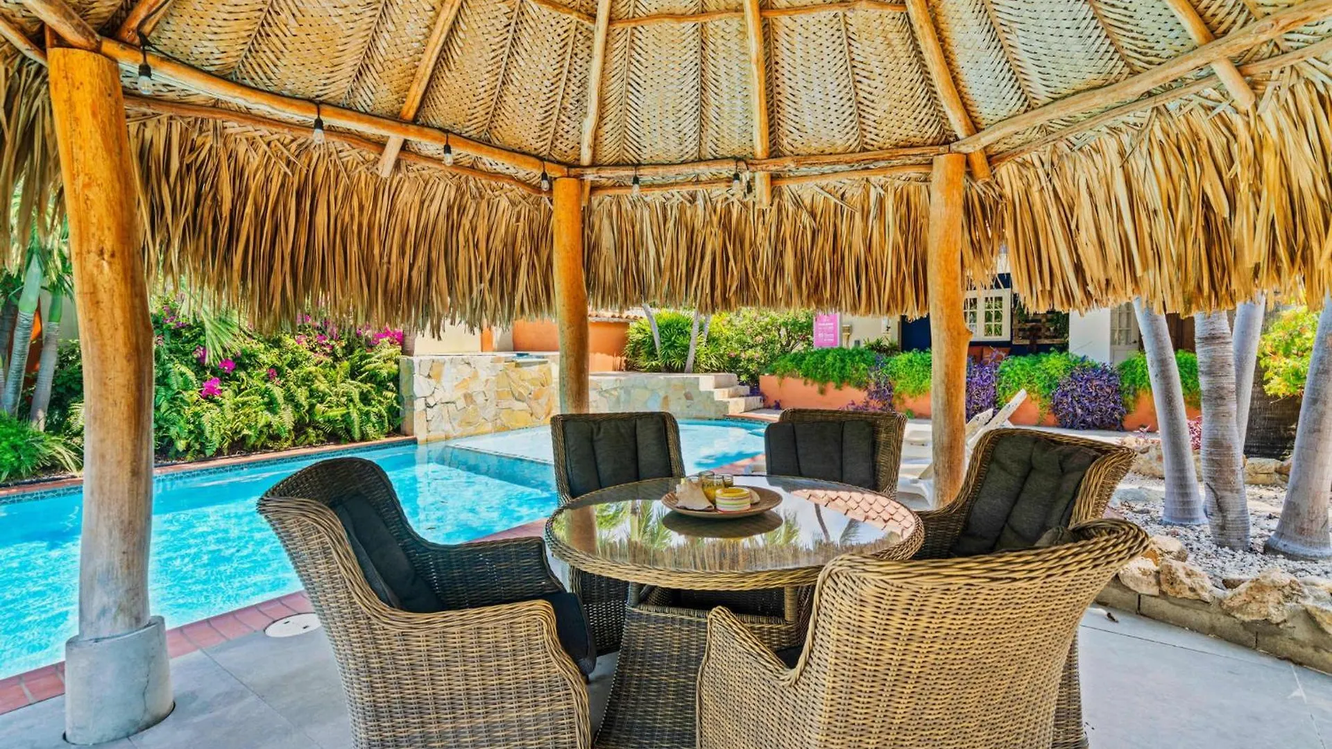 Pool Villajacuzzifree Utilities3Minpalm Beach Noord Villa